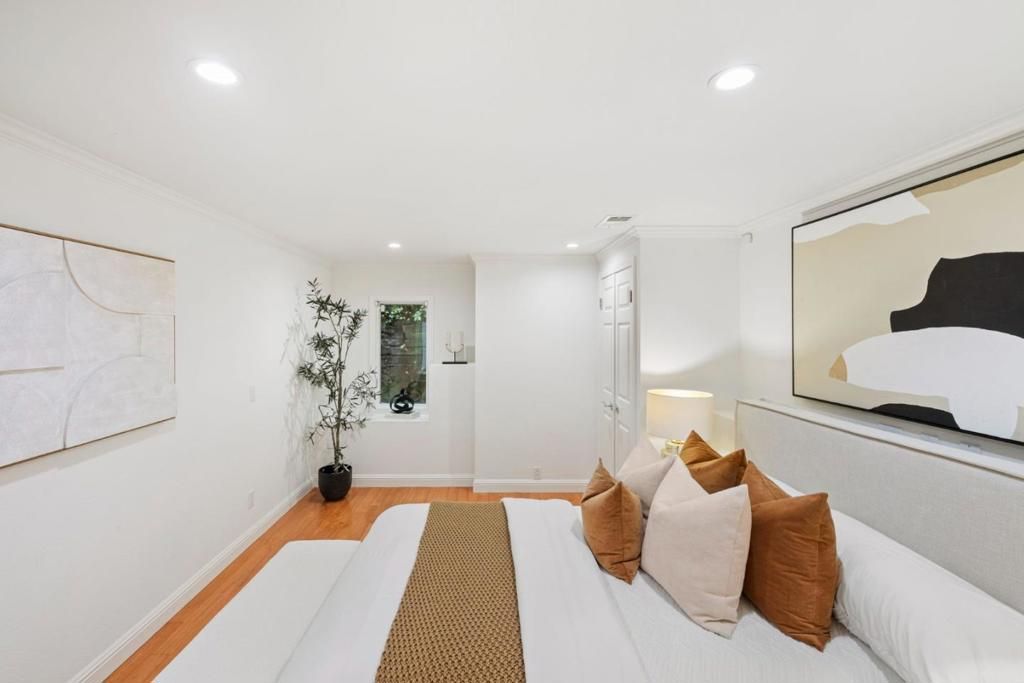 Image 20 of property listing at 2937 San Juan Boulevard, Belmont, CA 94002