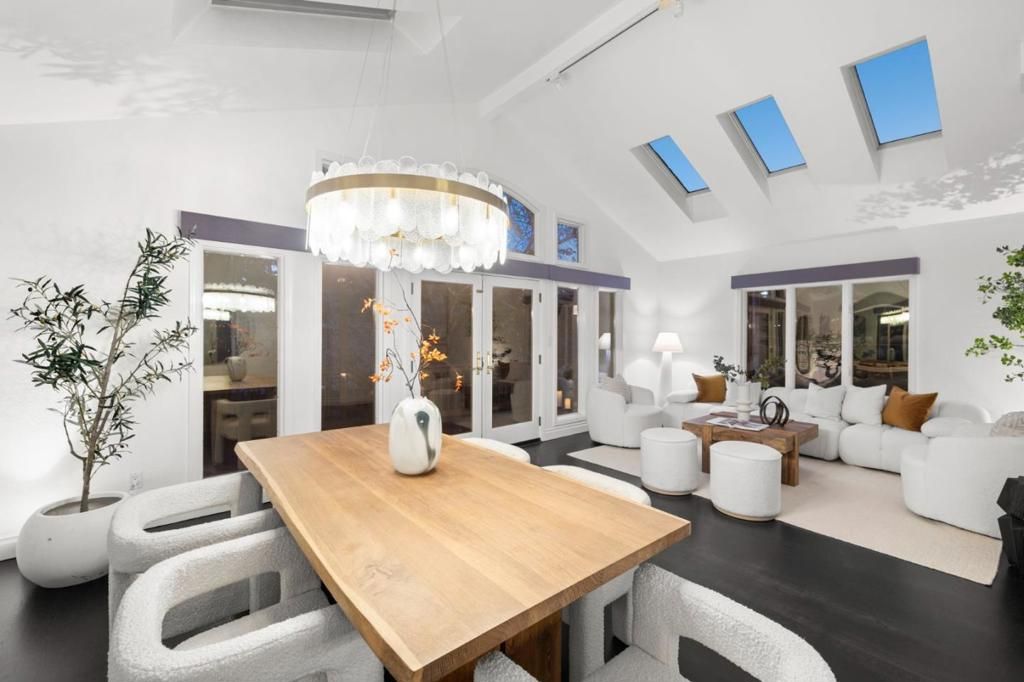 Image 35 of property listing at 2937 San Juan Boulevard, Belmont, CA 94002