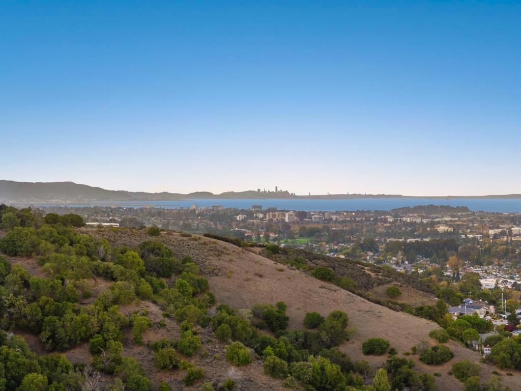 Image 38 of property listing at 2937 San Juan Boulevard, Belmont, CA 94002