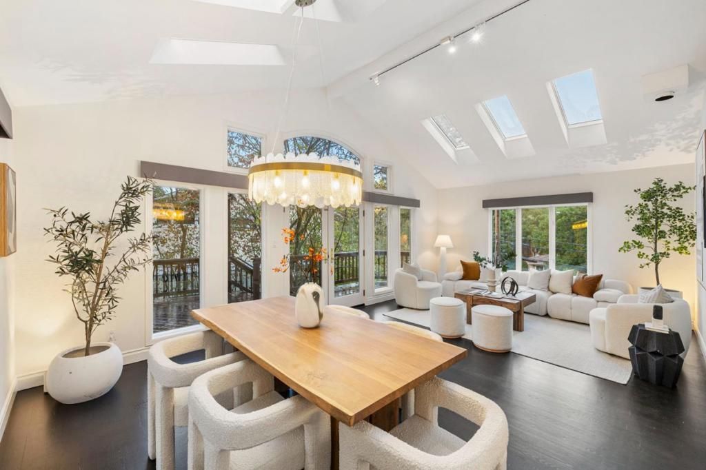 Image 4 of property listing at 2937 San Juan Boulevard, Belmont, CA 94002