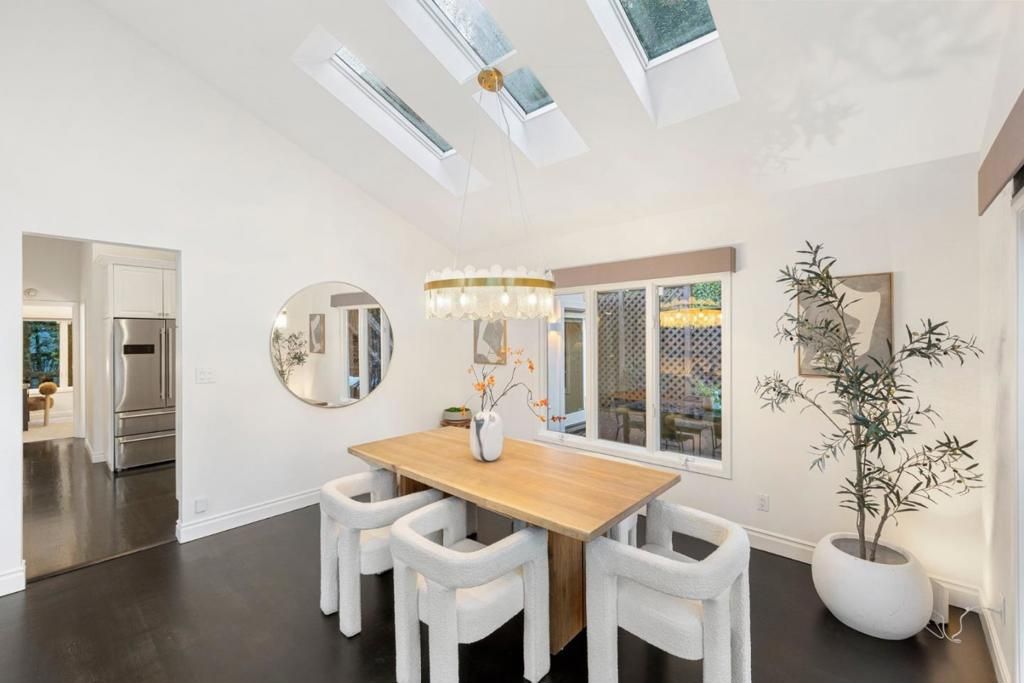 Image 8 of property listing at 2937 San Juan Boulevard, Belmont, CA 94002