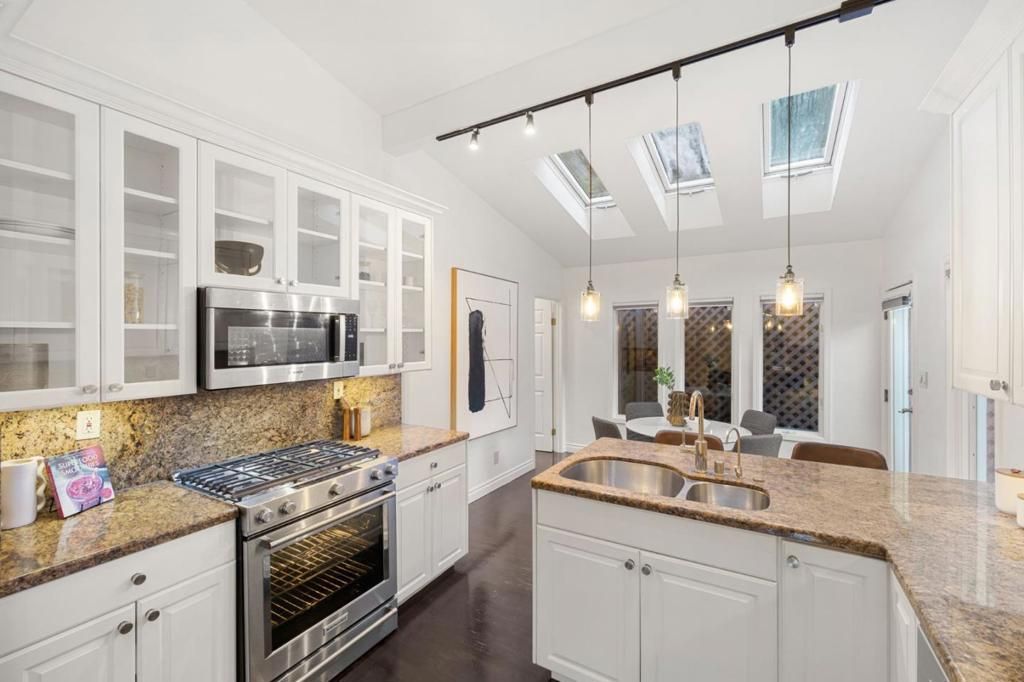 Image 9 of property listing at 2937 San Juan Boulevard, Belmont, CA 94002