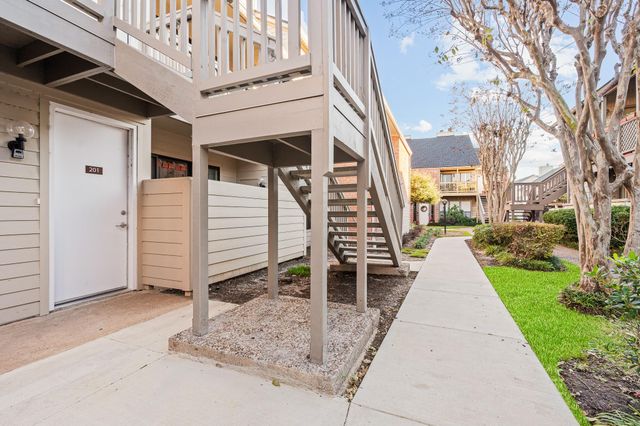 2829 Timmons Lane 201, Houston, TX 77027