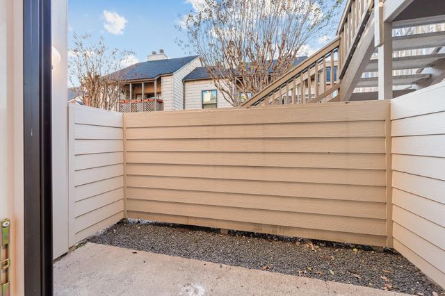 2829 Timmons Lane 201, Houston, TX 77027