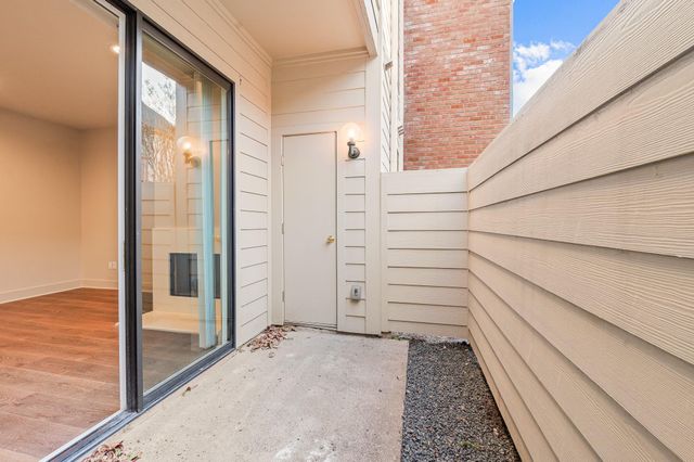 2829 Timmons Lane 201, Houston, TX 77027