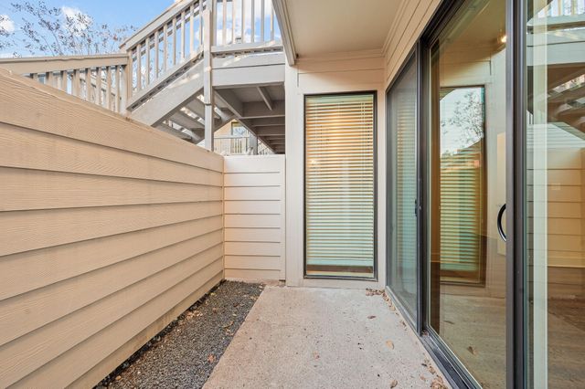 2829 Timmons Lane 201, Houston, TX 77027