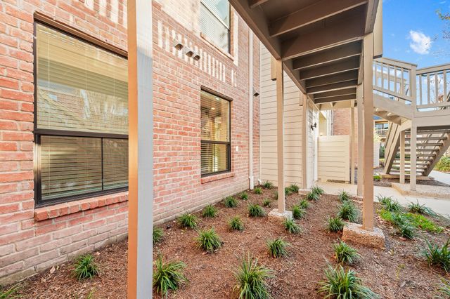 2829 Timmons Lane 201, Houston, TX 77027