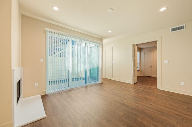 2829 Timmons Lane 201, Houston, TX 77027