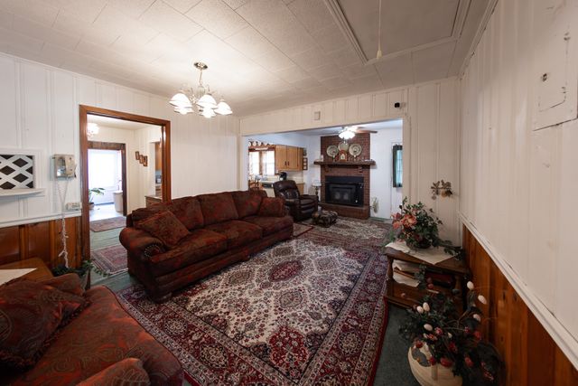 130 Elm Ln, Linden, TN 37096