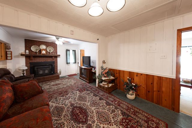 130 Elm Ln, Linden, TN 37096