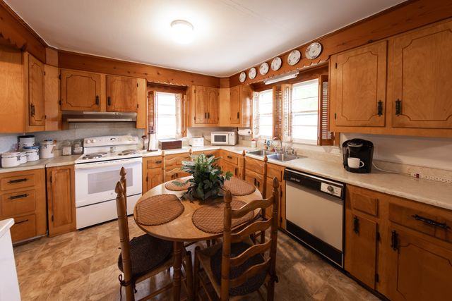 130 Elm Ln, Linden, TN 37096