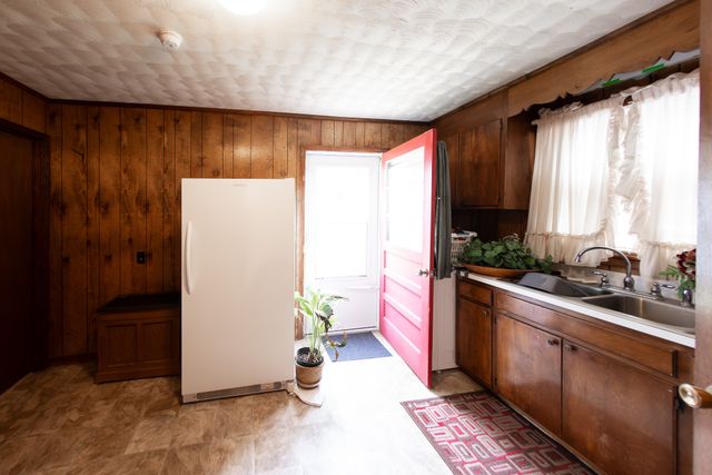 130 Elm Ln, Linden, TN 37096