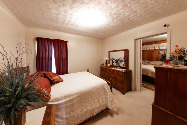 130 Elm Ln, Linden, TN 37096