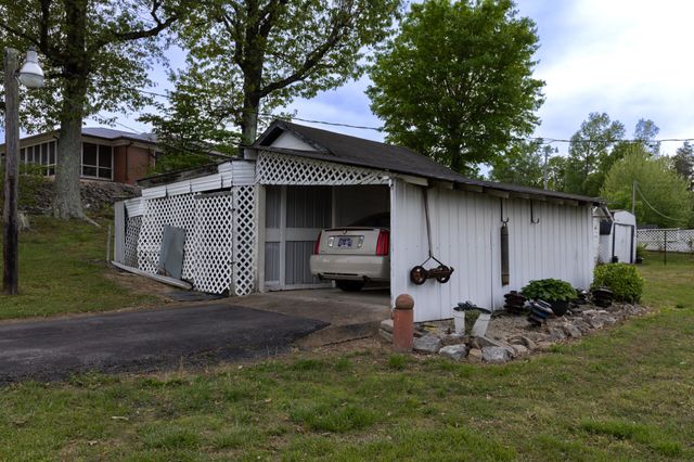 130 Elm Ln, Linden, TN 37096