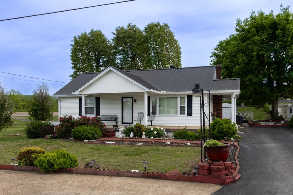 130 Elm Ln, Linden, TN 37096