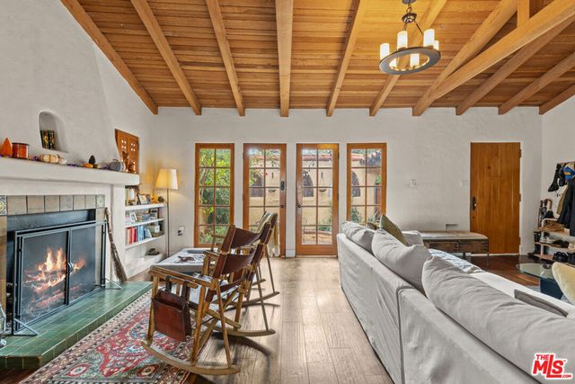 11623 Otsego Street, North Hollywood, CA 91601