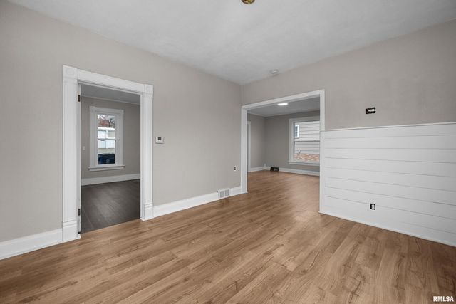 405 BLUFF Street, Albany, IL 61230