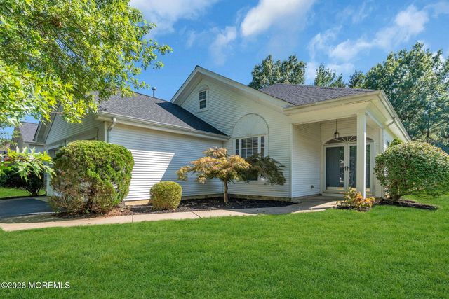 27 Bellflower Drive, Lakewood, NJ 08701