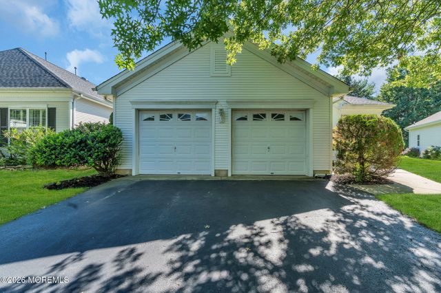 27 Bellflower Drive, Lakewood, NJ 08701