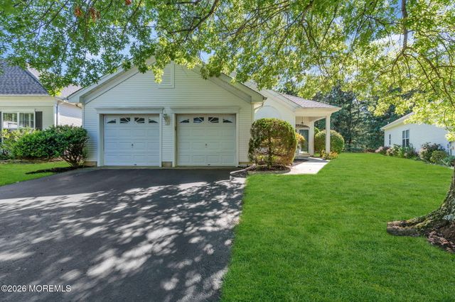 27 Bellflower Drive, Lakewood, NJ 08701
