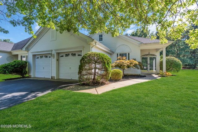 27 Bellflower Drive, Lakewood, NJ 08701