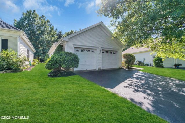 27 Bellflower Drive, Lakewood, NJ 08701