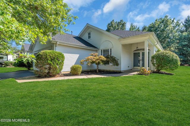 27 Bellflower Drive, Lakewood, NJ 08701