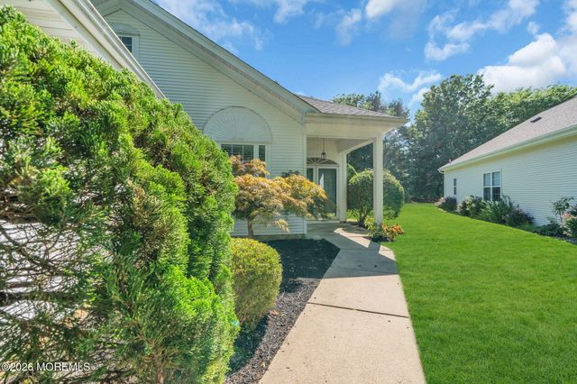 27 Bellflower Drive, Lakewood, NJ 08701