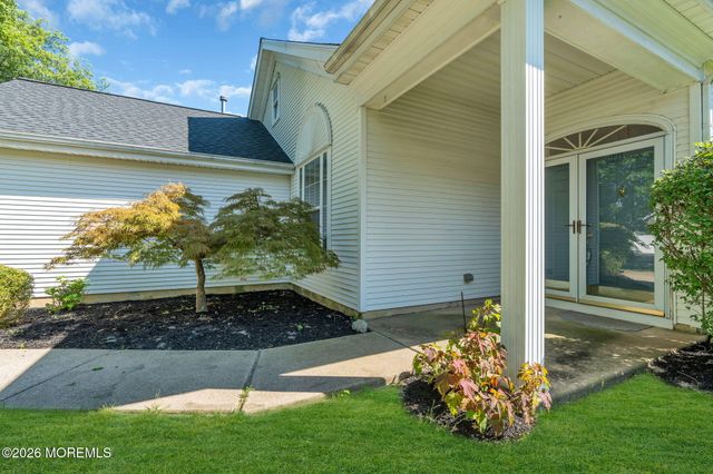 27 Bellflower Drive, Lakewood, NJ 08701
