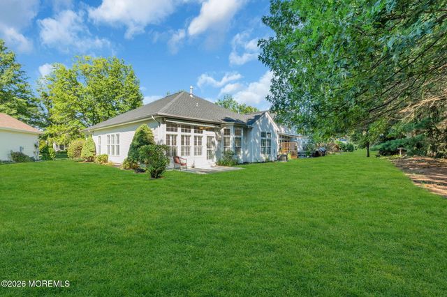 27 Bellflower Drive, Lakewood, NJ 08701