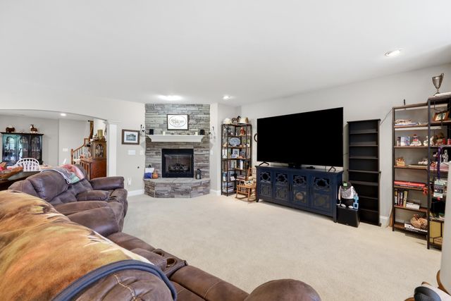 128 Kingston Drive, Georgetown, KY 40324