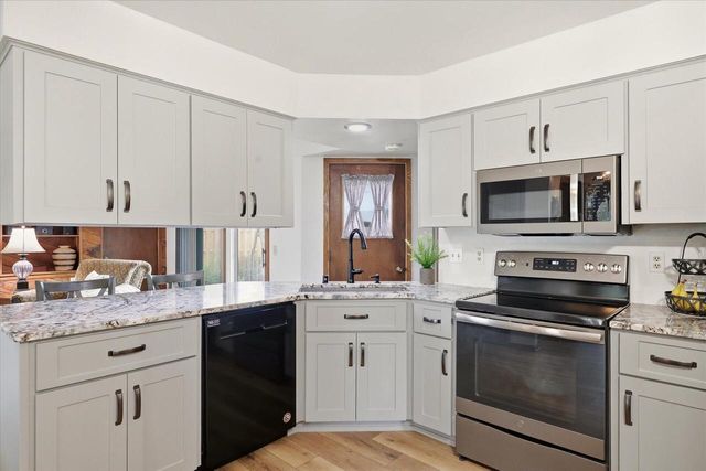 W160S7251 Daisy DRIVE, Muskego, WI 53150