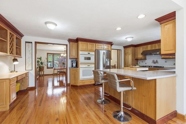 2 Sandspur Ln, North Reading, MA 01864