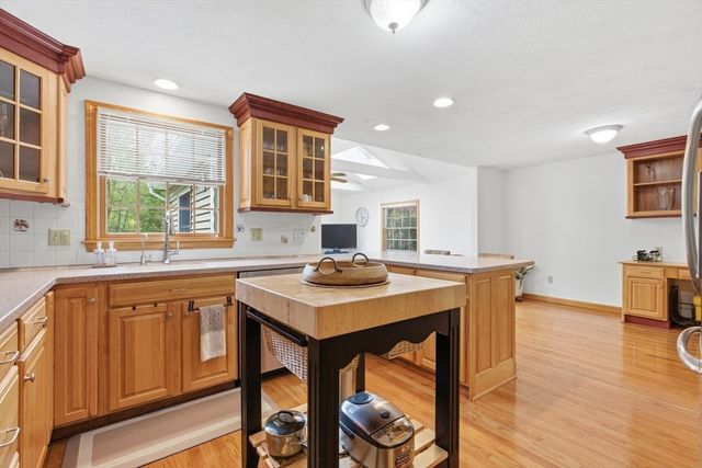 2 Sandspur Ln, North Reading, MA 01864