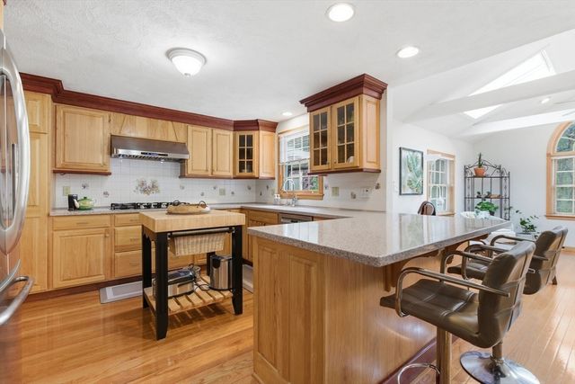 2 Sandspur Ln, North Reading, MA 01864