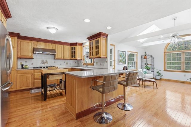 2 Sandspur Ln, North Reading, MA 01864
