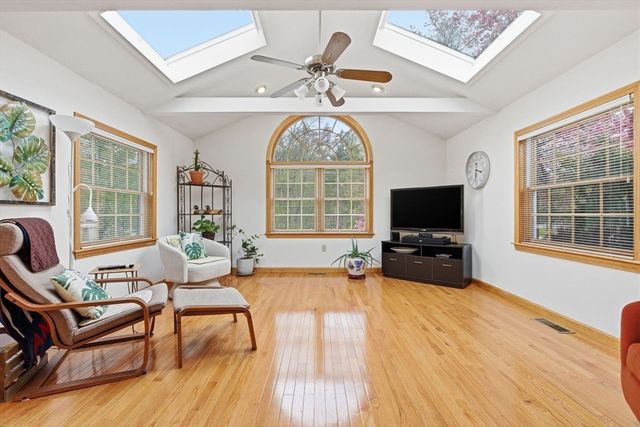 2 Sandspur Ln, North Reading, MA 01864
