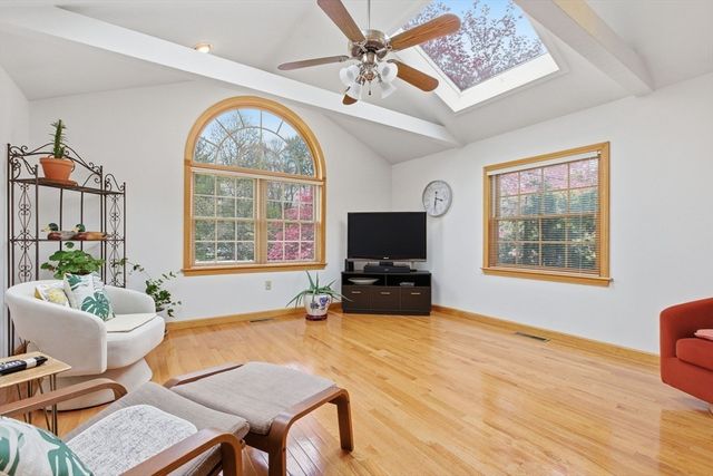 2 Sandspur Ln, North Reading, MA 01864