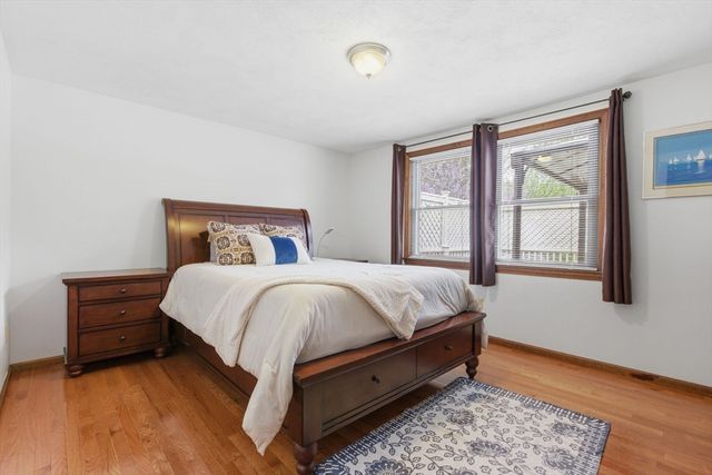 2 Sandspur Ln, North Reading, MA 01864