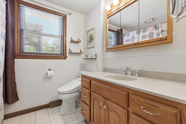 2 Sandspur Ln, North Reading, MA 01864