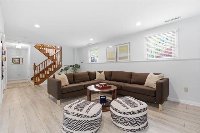 2 Sandspur Ln, North Reading, MA 01864