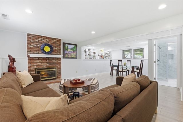 2 Sandspur Ln, North Reading, MA 01864