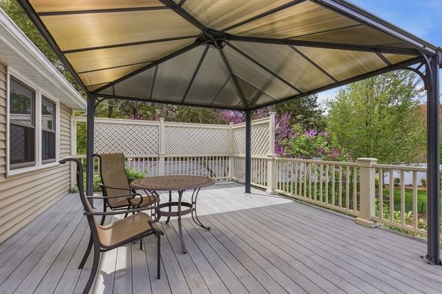 2 Sandspur Ln, North Reading, MA 01864