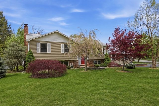 2 Sandspur Ln, North Reading, MA 01864