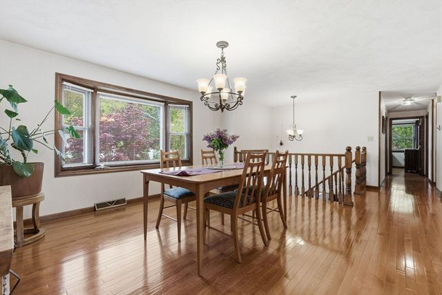 2 Sandspur Ln, North Reading, MA 01864