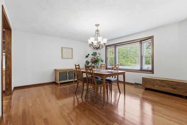 2 Sandspur Ln, North Reading, MA 01864