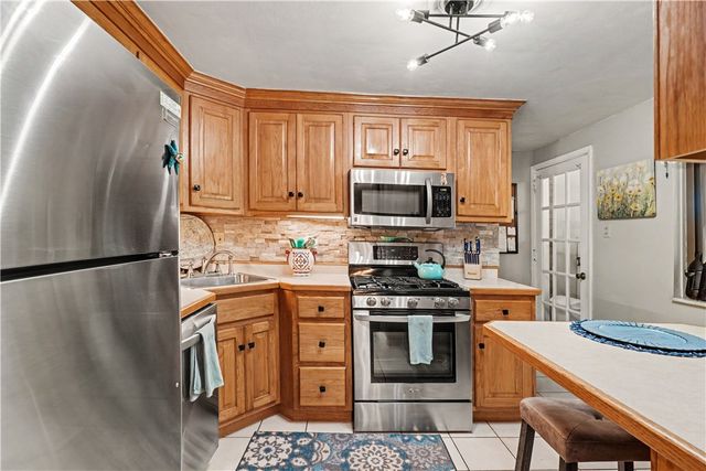 405 Peters Dr, Shaler, PA 15116