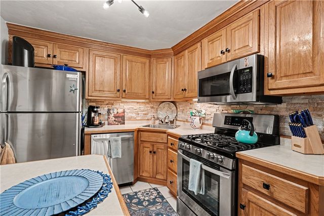 405 Peters Dr, Shaler, PA 15116