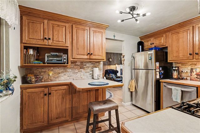 405 Peters Dr, Shaler, PA 15116