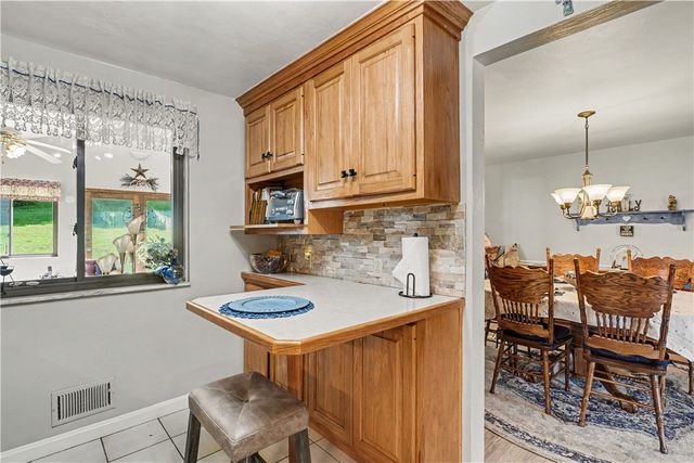 405 Peters Dr, Shaler, PA 15116